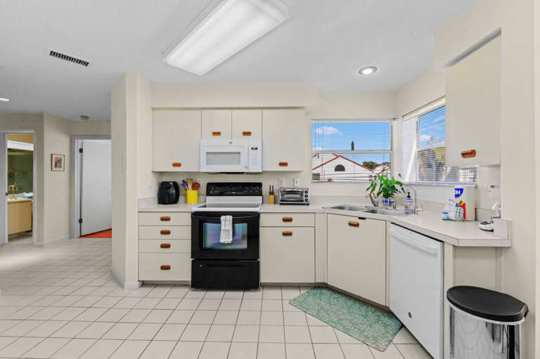 10-web-or-mls-6047 Bahia del Mar Blvd #266-16.jpg