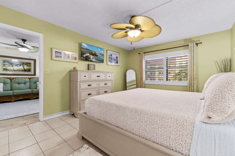 18-web-or-mls-14001 Gulf Blvd #304-18.jpg