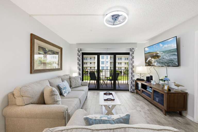 3-web-or-mls-14001 Gulf Blvd #304--3.jpg