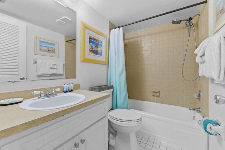 20-web-or-mls-14001 Gulf Blvd #304-19.jpg 20-web-or-mls-14001 Gulf Blvd #304-19.jpg