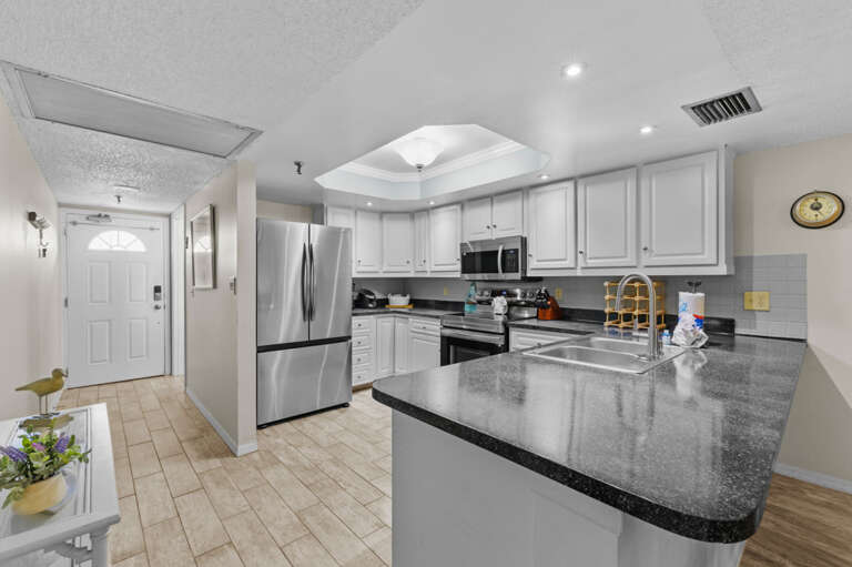 13-web-or-mls-14001 Gulf Blvd #304-12.jpg