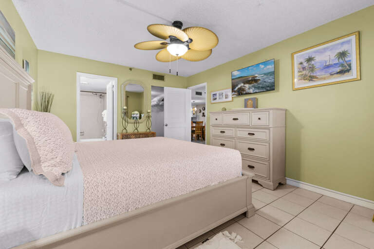 17-web-or-mls-14001 Gulf Blvd #304-17.jpg 17-web-or-mls-14001 Gulf Blvd #304-17.jpg