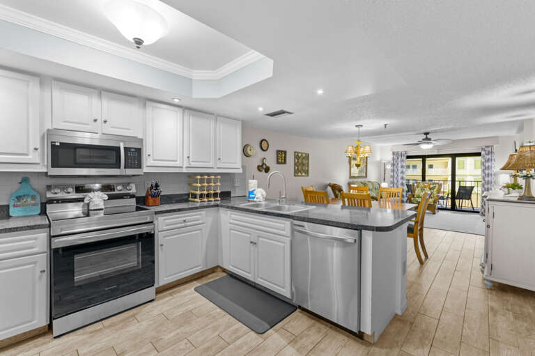 14-web-or-mls-14001 Gulf Blvd #304-13.jpg 14-web-or-mls-14001 Gulf Blvd #304-13.jpg