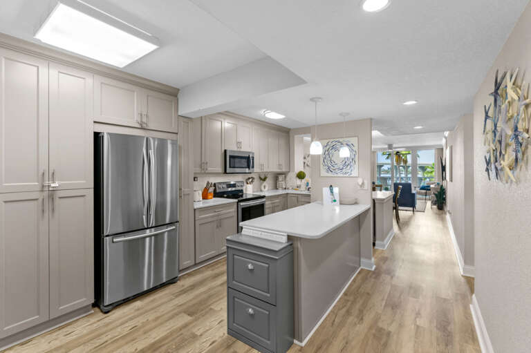 12-web-or-mls-5901 Bahia Del Mar Cir # 520-14.jpg