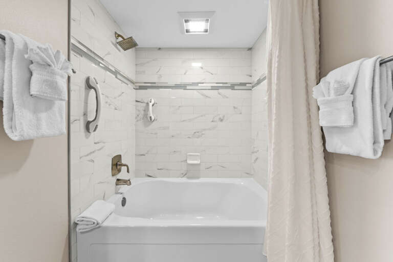 23-web-or-mls-5901 Bahia Del Mar Cir # 520-23.jpg