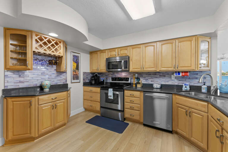 12-web-or-mls-6085 Bahia Del Mar Cir Apt 172-12.jpg 12-web-or-mls-6085 Bahia Del Mar Cir Apt 172-12.jpg