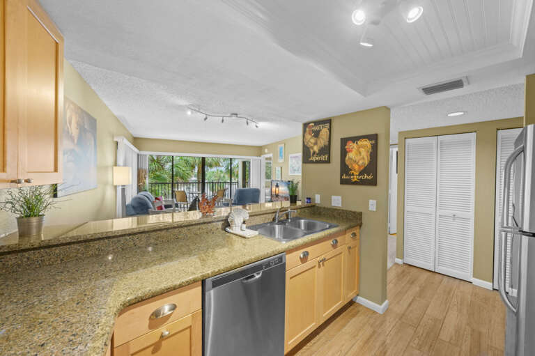 11-web-or-mls-7537 Bayshore Dr #302-29.jpg