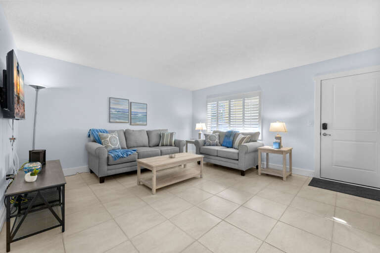 1-web-or-mls-600 71st Ave Apt 3 - Export-2.jpg 1-web-or-mls-600 71st Ave Apt 3 - Export-2.jpg