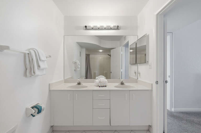 18-web-or-mls-6083 Bahia Del Mar Cir #157-21.jpg