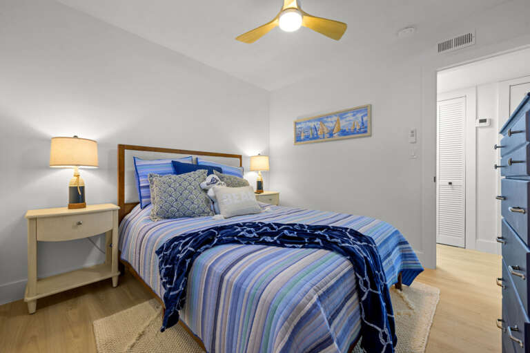 36-web-or-mls-8256 Lark St-41.jpg