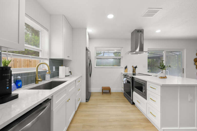 15-web-or-mls-8256 Lark St-27.jpg