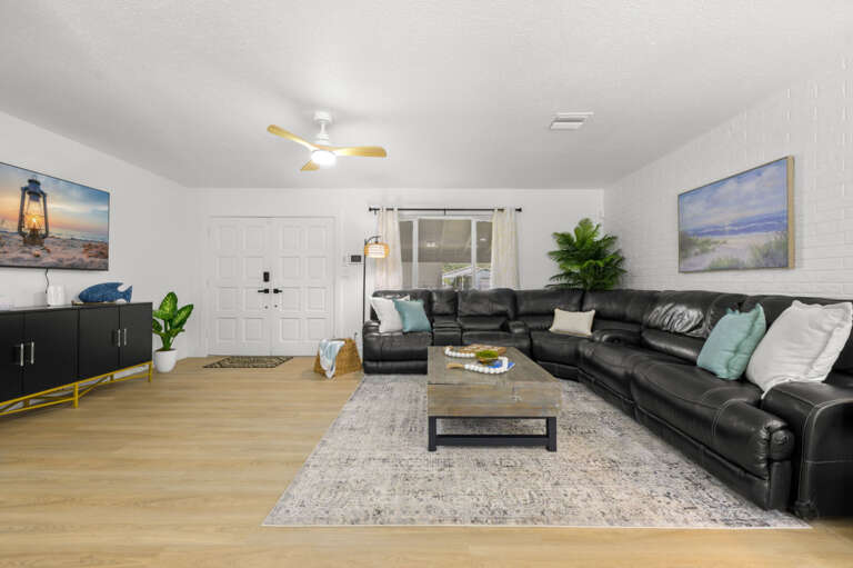 5-web-or-mls-8256 Lark St-18.jpg