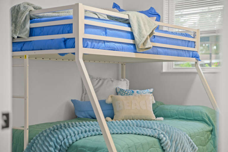 44-web-or-mls-8256 Lark St-56.jpg