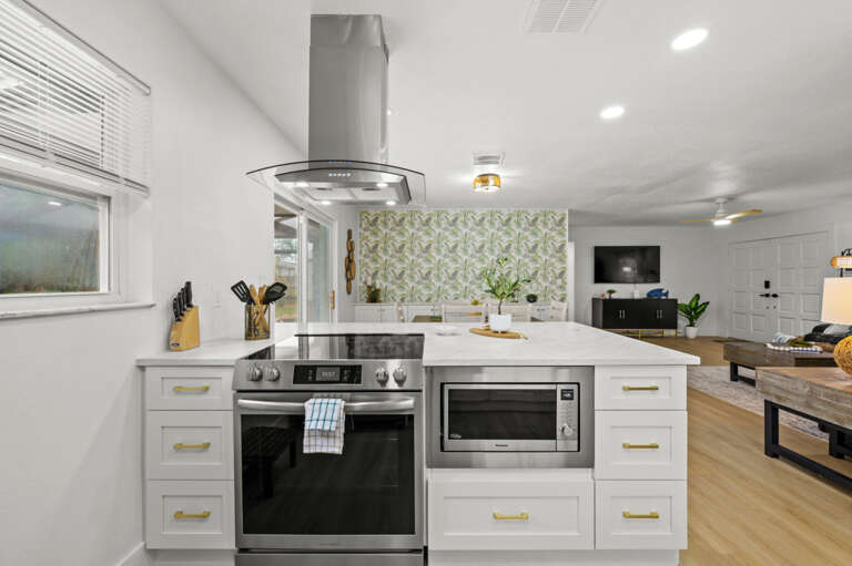 16-web-or-mls-8256 Lark St-28.jpg