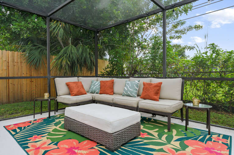 52-web-or-mls-8256 Lark St-4.jpg