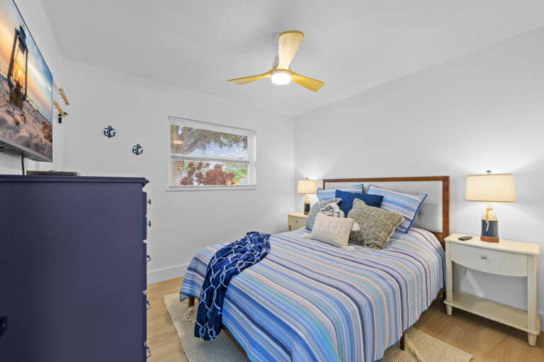 35-web-or-mls-8256 Lark St-40.jpg