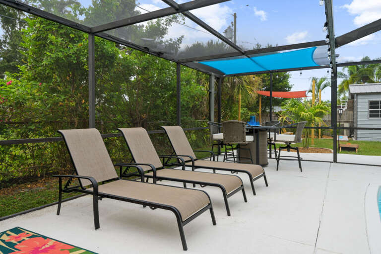 53-web-or-mls-8256 Lark St-5.jpg