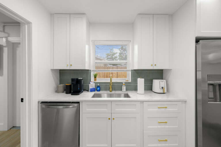 17-web-or-mls-8256 Lark St-29.jpg