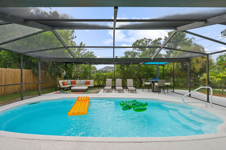 47-web-or-mls-8256 Lark St-1.jpg