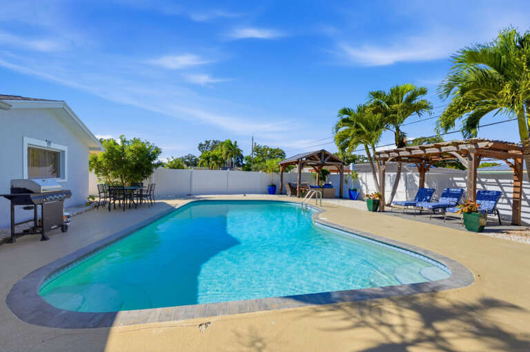 53-web-or-mls-13189 87th Ave-30.jpg