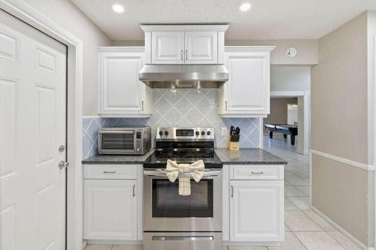 21-web-or-mls-13189 87th Ave-48.jpg