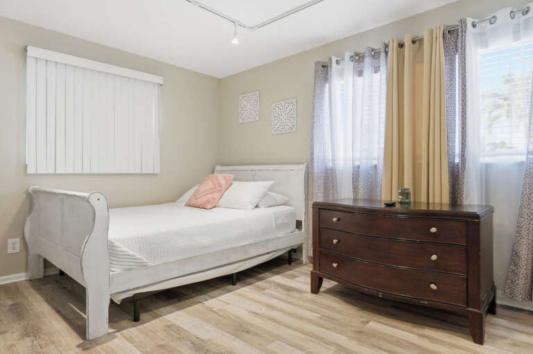 40-web-or-mls-13189 87th Ave-56.jpg