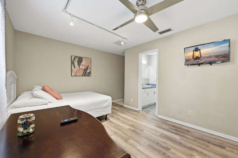 41-web-or-mls-13189 87th Ave-24.jpg