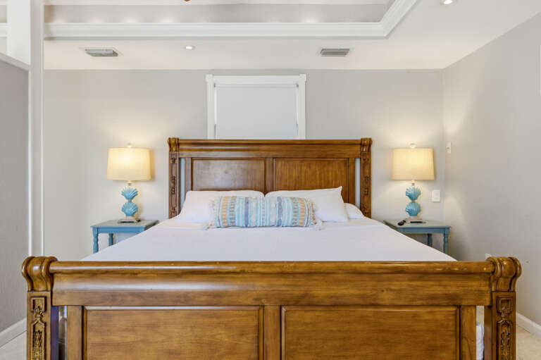 27-web-or-mls-13189 87th Ave-49.jpg