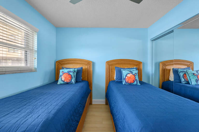 24-web-or-mls-6177 Sun Blvd #215-37.jpg