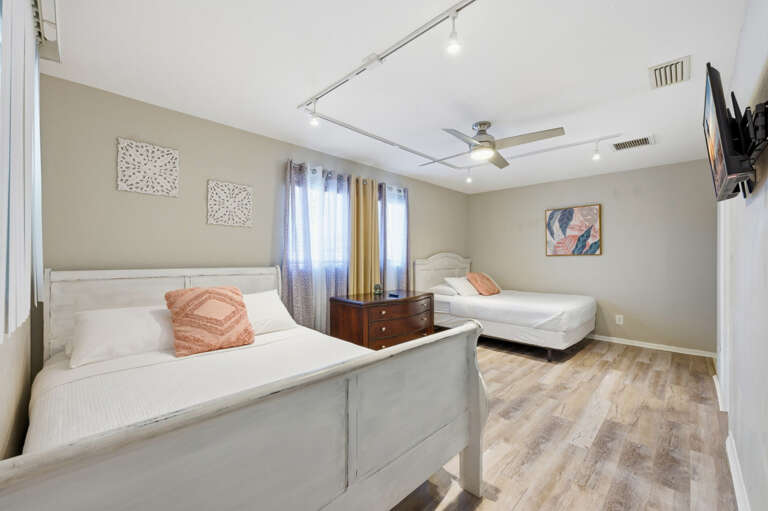 38-web-or-mls-13189 87th Ave-23.jpg