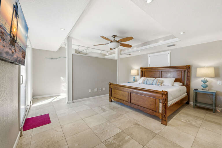 23-web-or-mls-13189 87th Ave-20.jpg