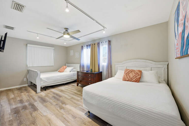 37-web-or-mls-13189 87th Ave-54.jpg