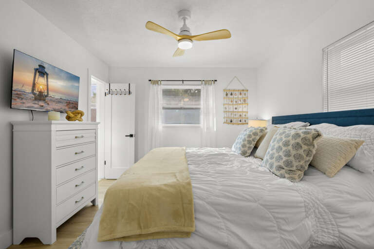 26-web-or-mls-8256 Lark St-32.jpg