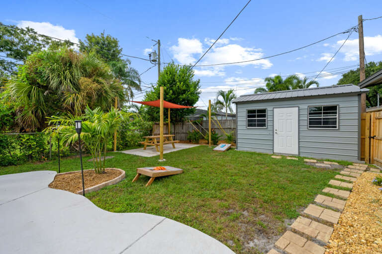 60-web-or-mls-8256 Lark St-10.jpg