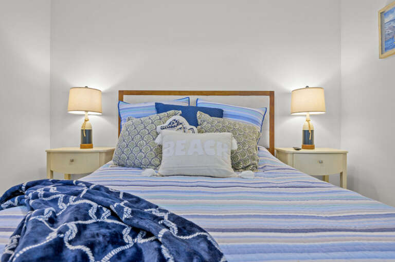 38-web-or-mls-8256 Lark St-43.jpg