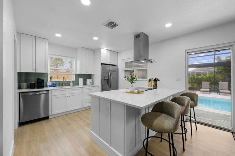 14-web-or-mls-8256 Lark St-26.jpg