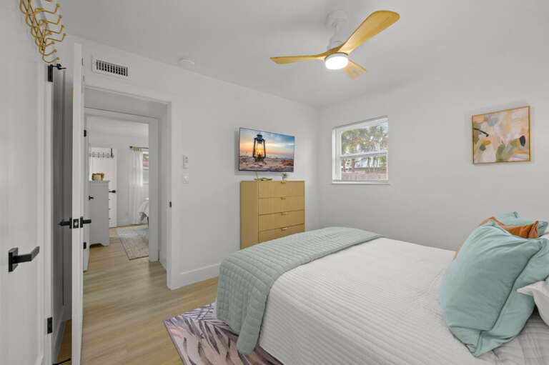 32-web-or-mls-8256 Lark St-38.jpg