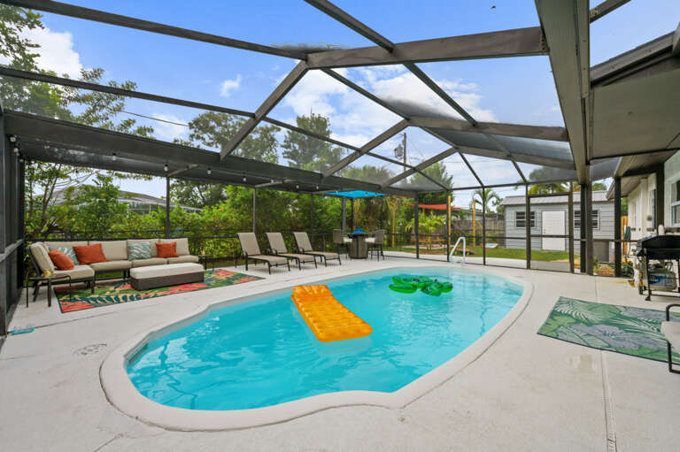 50-web-or-mls-8256 Lark St-3.jpg