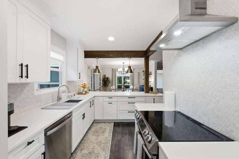 17-web-or-mls-2175 8th Ave N - Interior-14.jpg