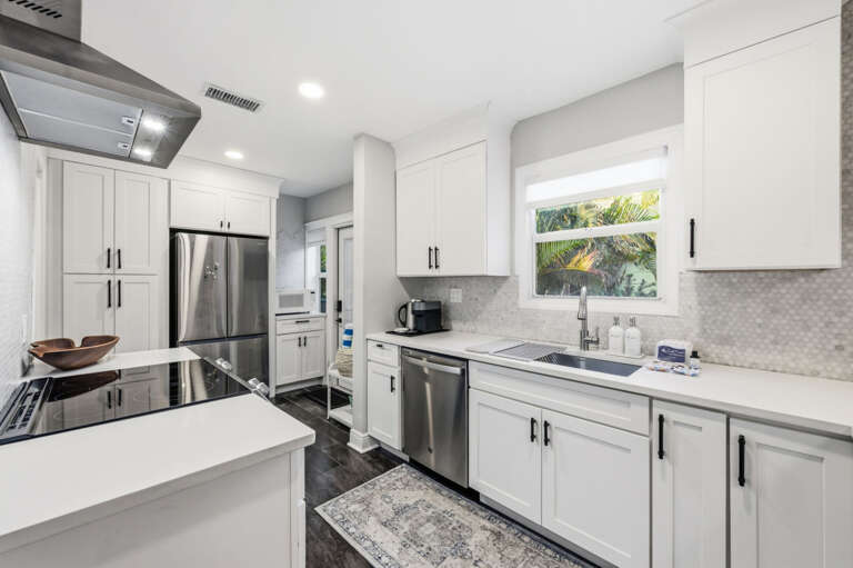 16-web-or-mls-2175 8th Ave N - Interior-13.jpg