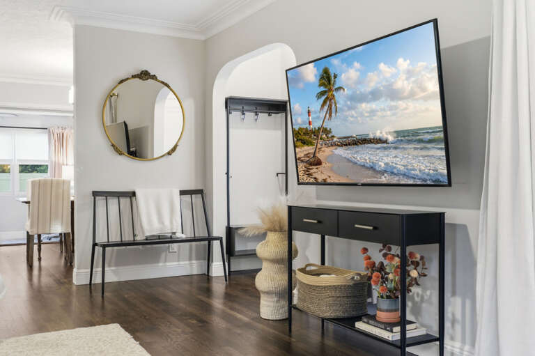 7-web-or-mls-2175 8th Ave N - Interior-7.jpg