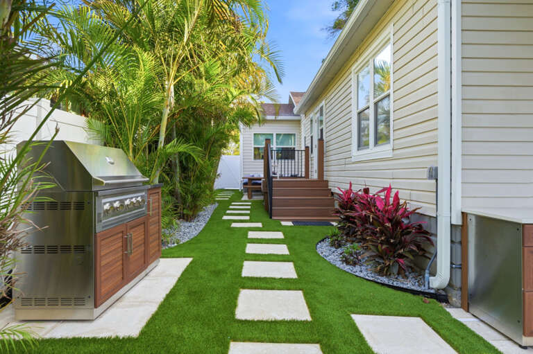 49-web-or-mls-2175 8th Ave N - Exterior-15.jpg