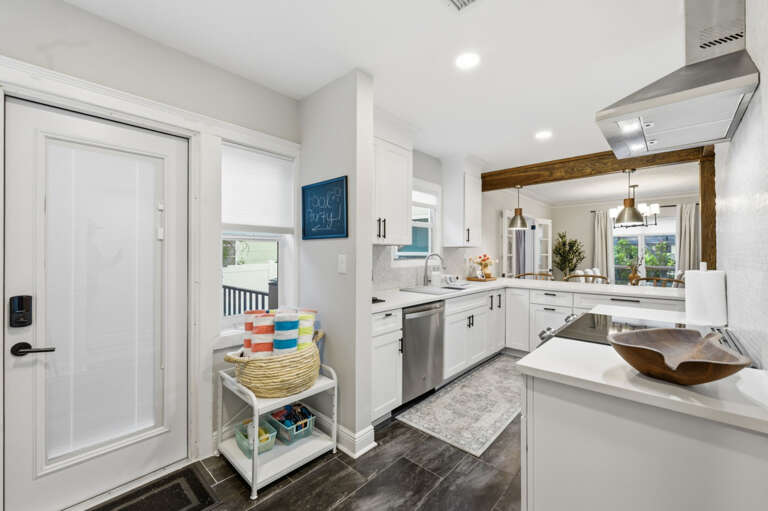 18-web-or-mls-2175 8th Ave N - Interior-15.jpg