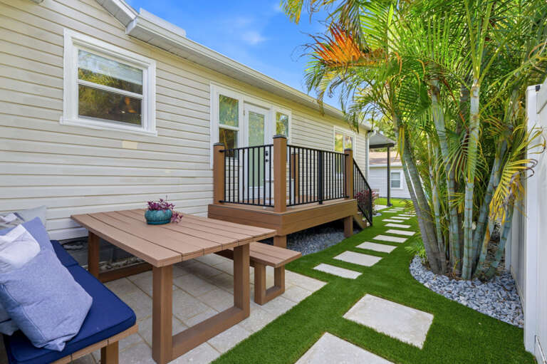 52-web-or-mls-2175 8th Ave N - Exterior-18.jpg