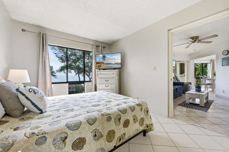 35-web-or-mls-1515 Pinellas Bayway S #F65 - Interior-5.jpg