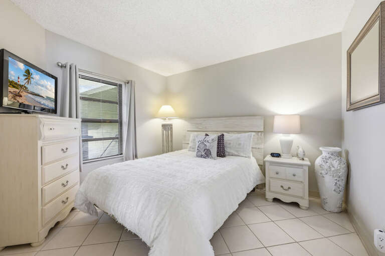 39-web-or-mls-1515 Pinellas Bayway S #F65 - Interior-1.jpg