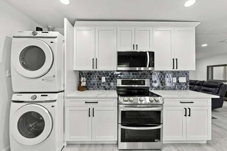 12-web-or-mls-11285 52nd Ave N-16.jpg
