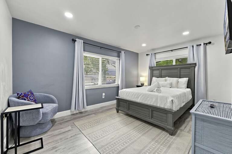 17-web-or-mls-11285 52nd Ave N-10.jpg