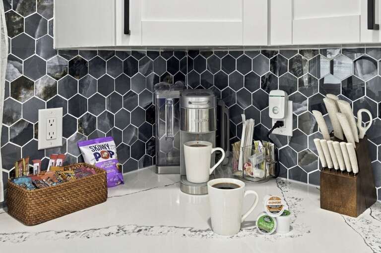 15-web-or-mls-11285 52nd Ave N-8.jpg