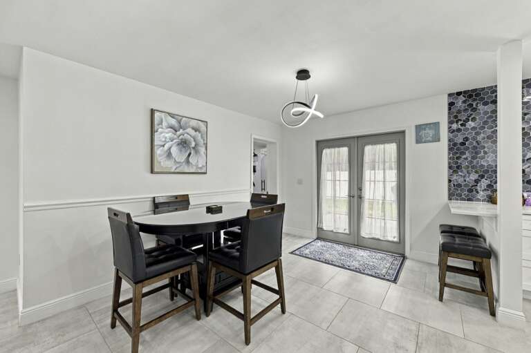 8-web-or-mls-11285 52nd Ave N-19.jpg